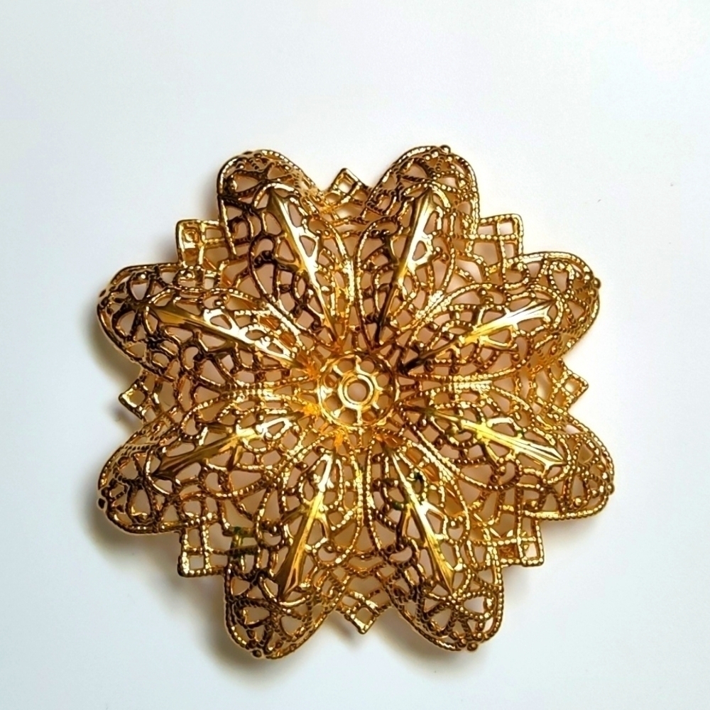 Vintage Gold Tone Floral Filigree Brooch